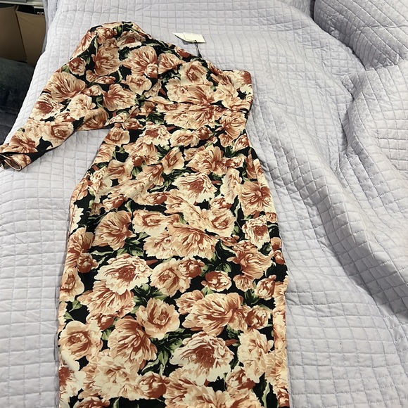 Lavish Alice One shoulder cape midi floral dress - Picture 6 of 9